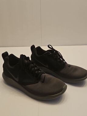 Nike Lunarsolo Womens Black, Dark Gray, Midnight Blue Low-Profile Sneakers 9.5M